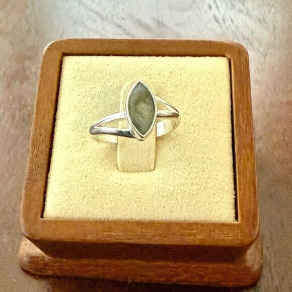 Natural Labradorite Sterling Silver Ring Dainty Marquise Cut Heart Framed Size 6 - Picture 1 of 5